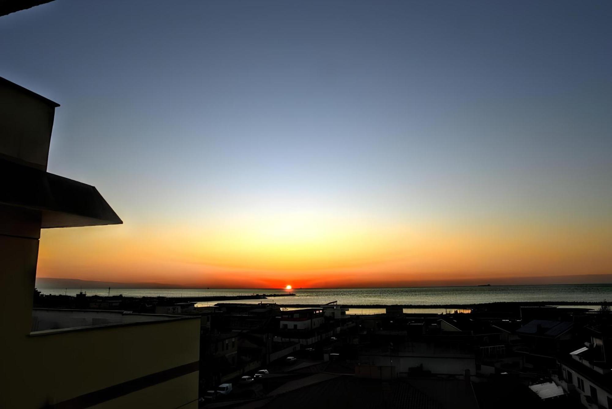 Vuel Sea View House -10 Minutes From The Airport Fiumicino Apartment Exterior photo